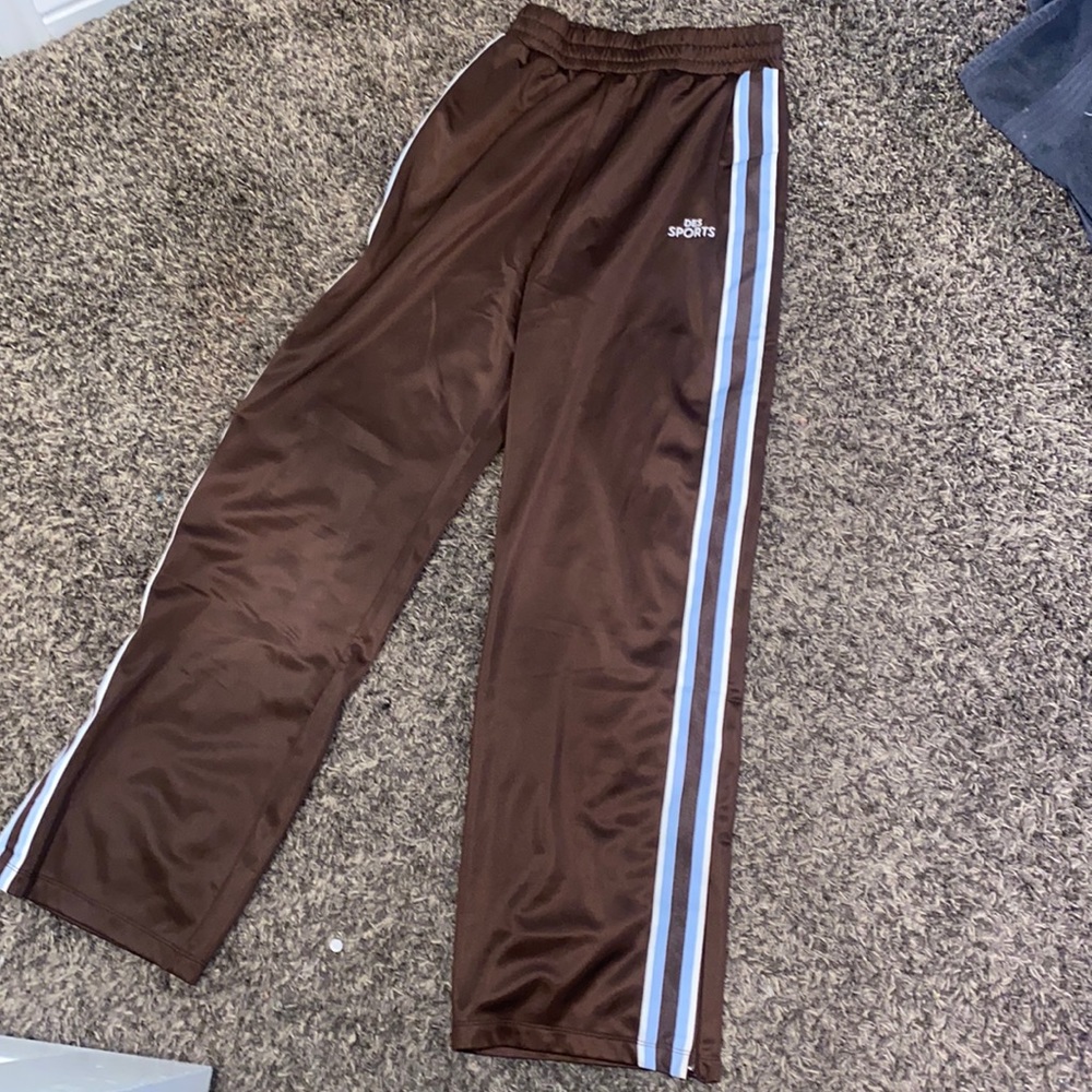 Brown does sports wide legged sweats fir h&m